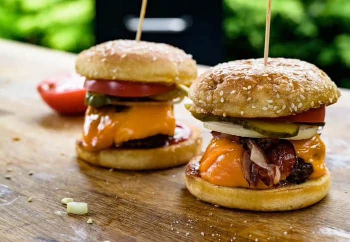 Jaki ser żółty do hamburgera, aby uniknąć przeciętnego smaku?